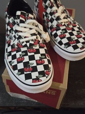 NEW! Vans Doheny Cherry Checkerboard Low-Top Sneakers - Black, White & Red
